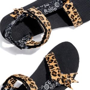 NWT Leopard bandana print sandals